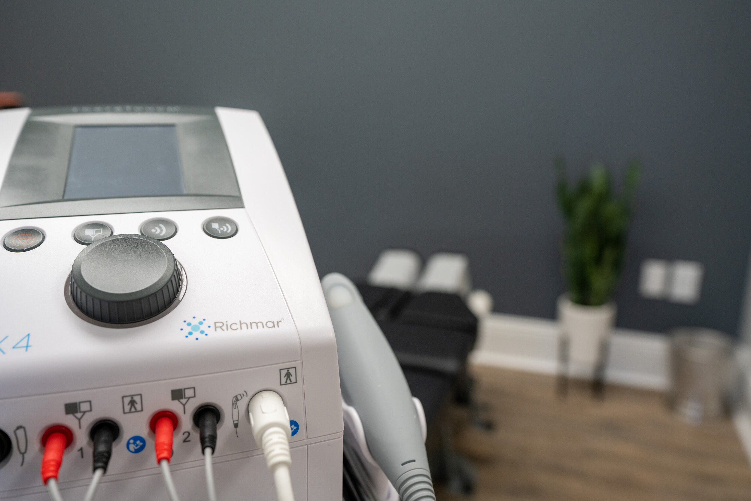 Electro Stimulation Instrument / EMS機器 maxresdefault.jpg